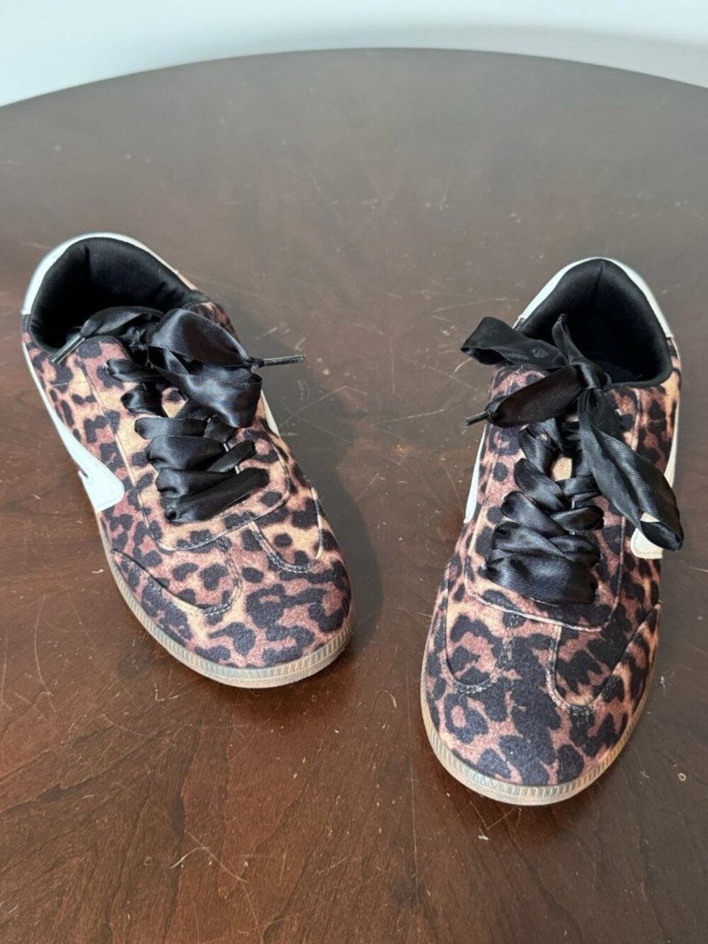 Dolce Vita Women’s Leopard Print Sneakers Black Satin Laces Size 7.5